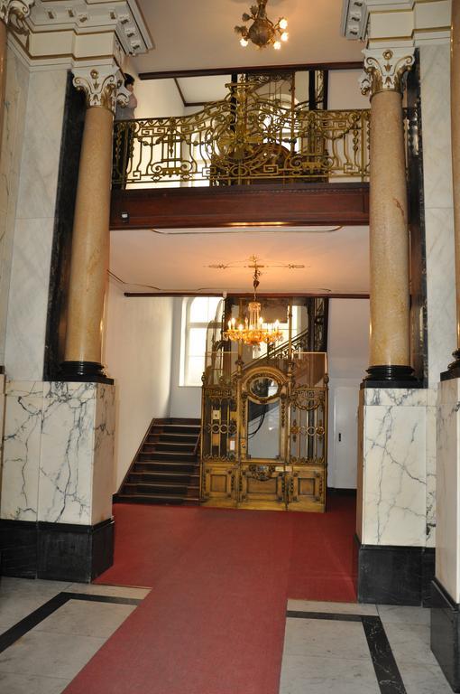Hotel Pension Savoy Near Kurfuerstendamm Berlim Exterior foto