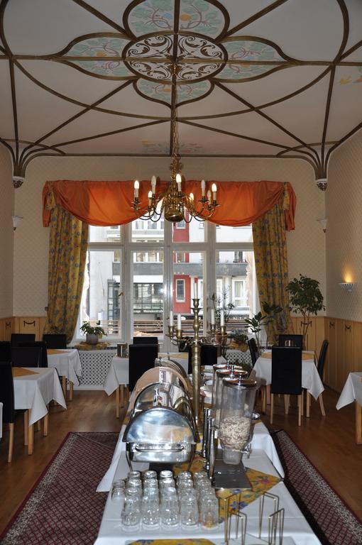 Hotel Pension Savoy Near Kurfuerstendamm Berlim Exterior foto